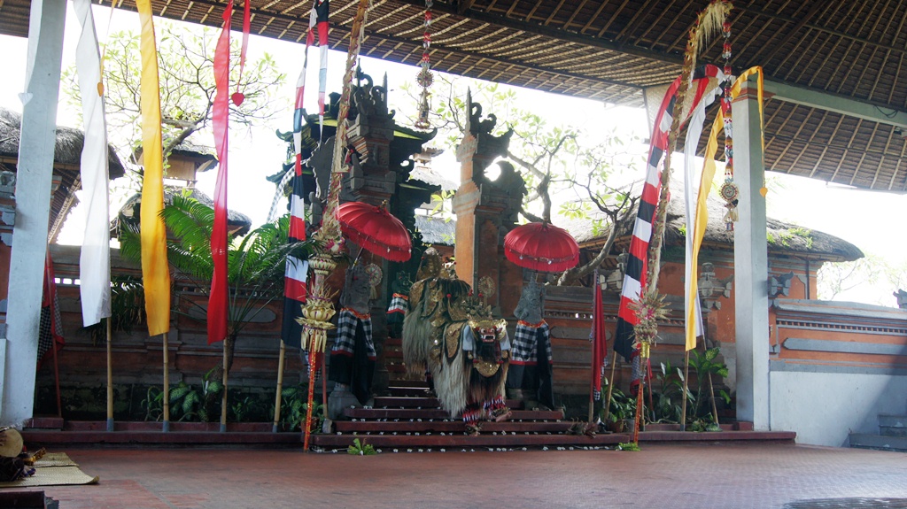 Batubuluan Village & Barong dance